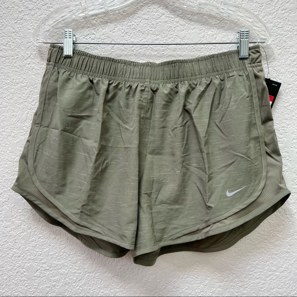 ✨Sold✨Nike • Tempo Women’s Running Shorts - Picture 1 of 8